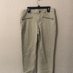 Girl’s khaki pant with front zipper